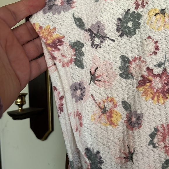 LANE BRYANT Pink/Purple/Yellow/White Floral Thermal V-Neck Top, Sz 22/24, GUC. - Picture 4 of 8